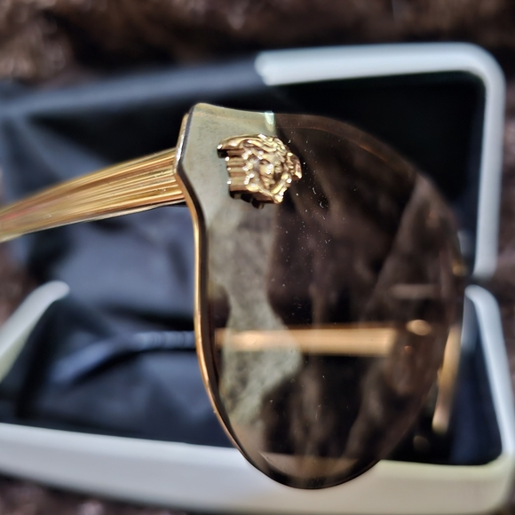 Versace sunglasses - Picture 3 of 4